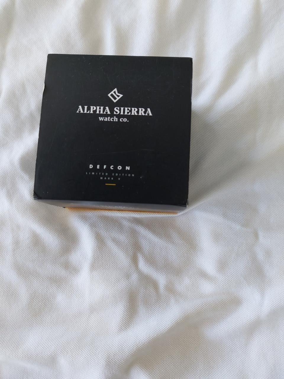 Horloge alpha Sierra defcon