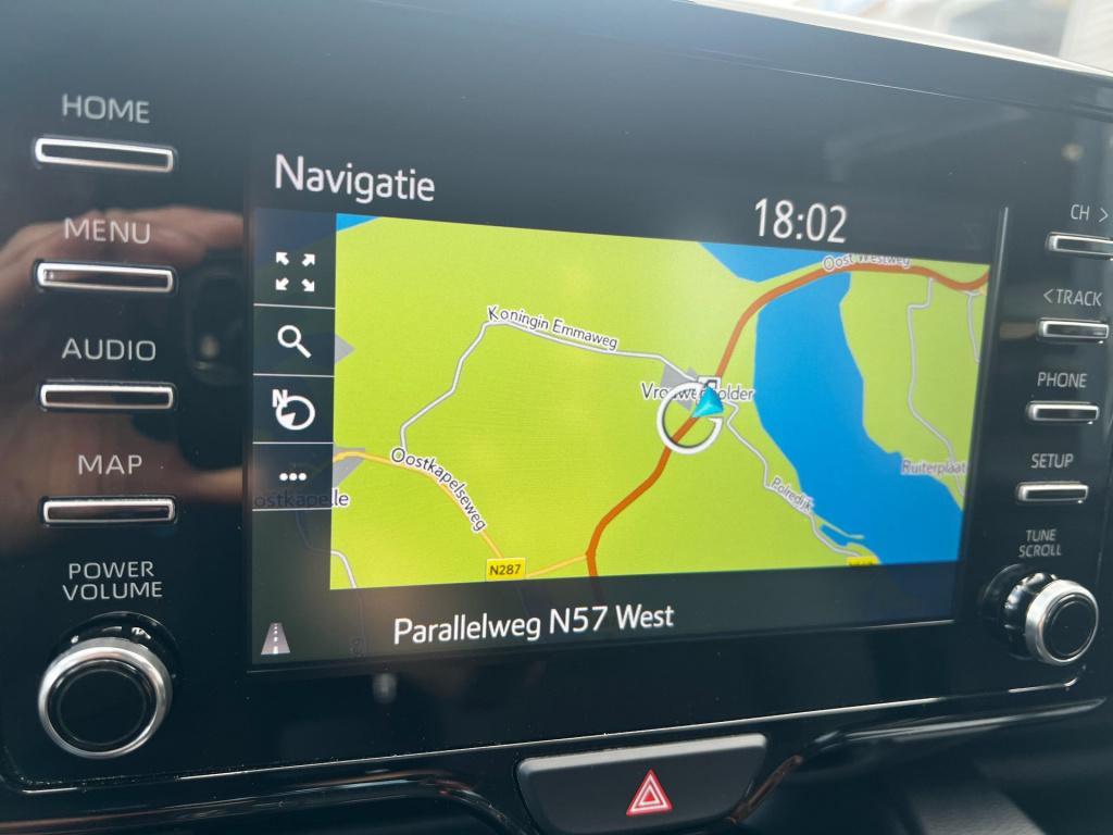 Toyota Yaris 1.5 hybrid dynamic line, camera, carplay, navi enz..