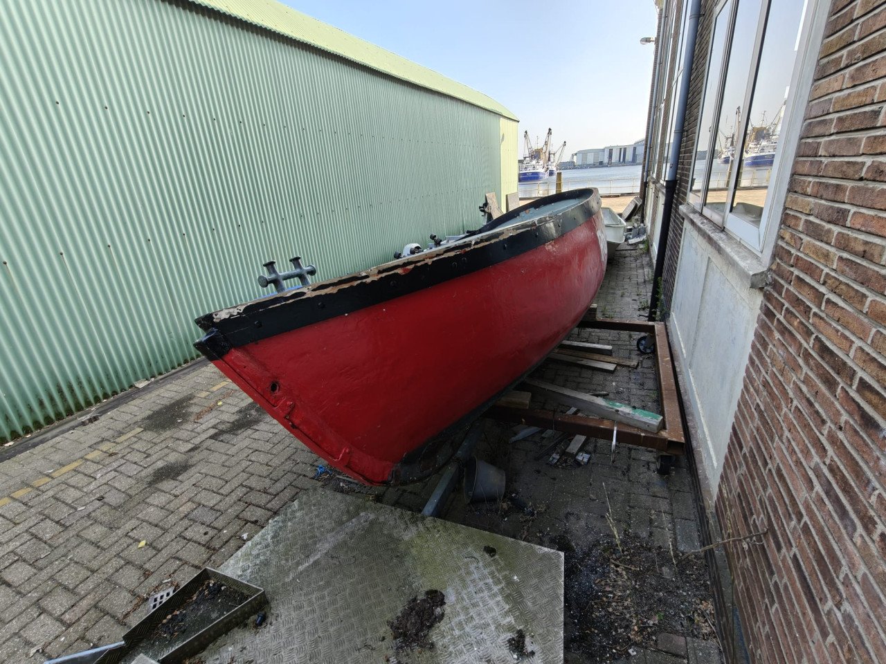 Gratis polyester sloep, oude werkboot van de schelde