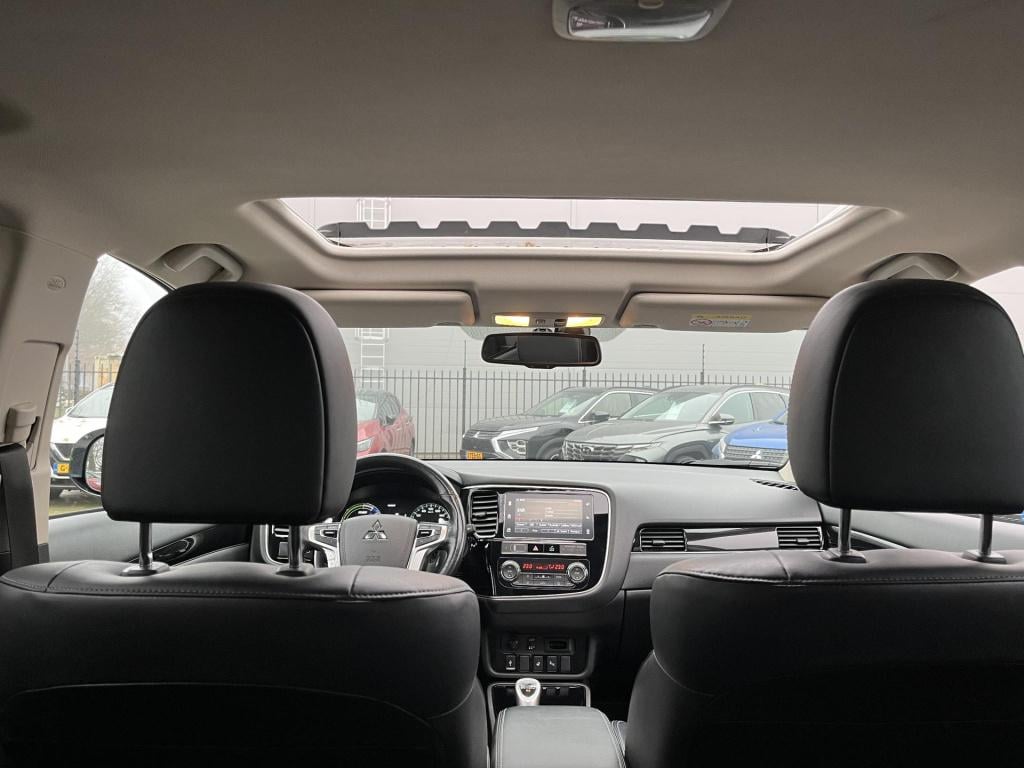 Mitsubishi Outlander 2.4 phev intense+ incl. trekhaak!