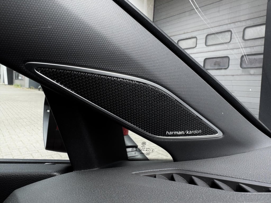Volkswagen Golf 1.5 etsi r-line nl-auto! | panoramadak | harman/kardon | sp
