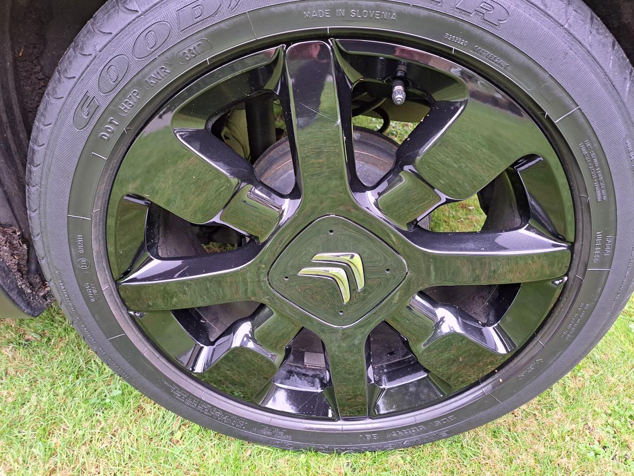 Te Koop Citroën C3 PureTech 1.2 Shine van bouwjaar 30 oktober 2017.