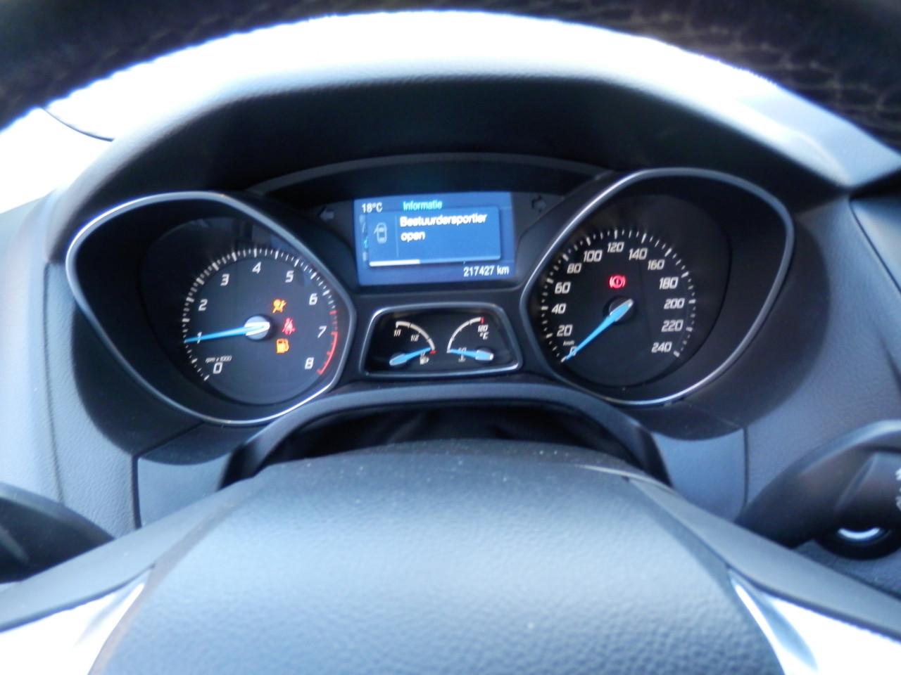 Auto Garant Biedt Aan: Ford Focus 1.6 Titanium