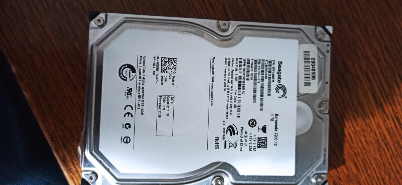 Harddisks: 1x Seagate Barracuda 1 Tb en 1x Samsung 640 Gb