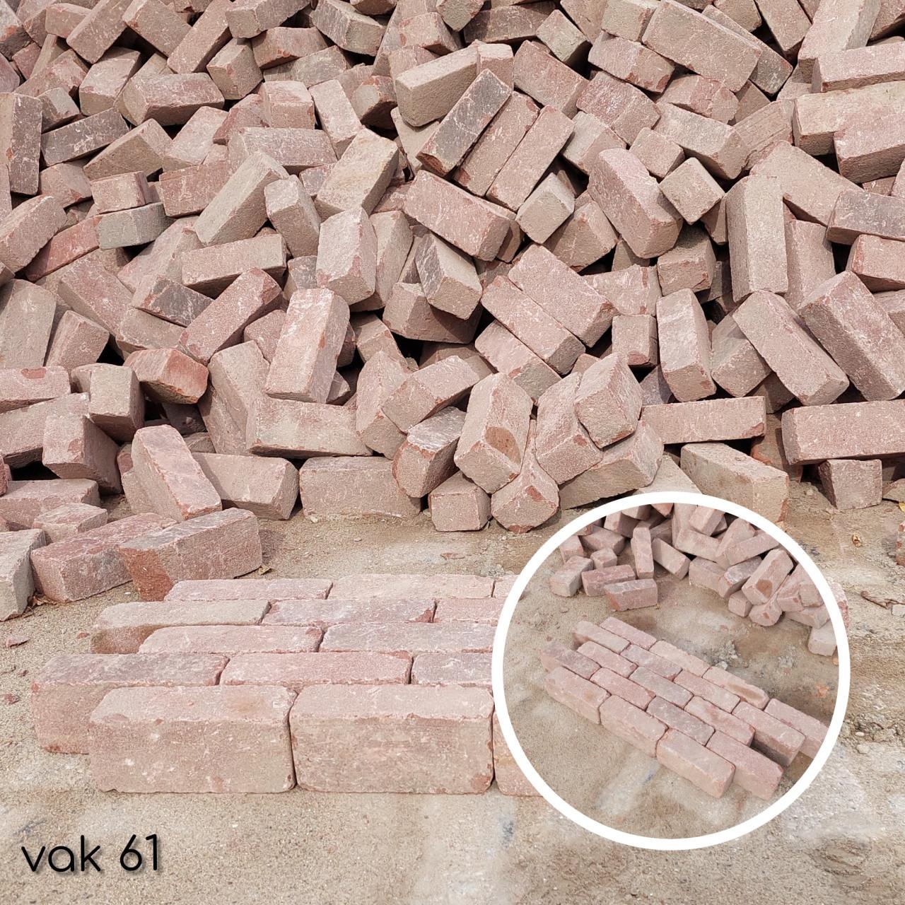 Diverse partijen herbruik (gebakken en beton) klinkers, graniet enz.