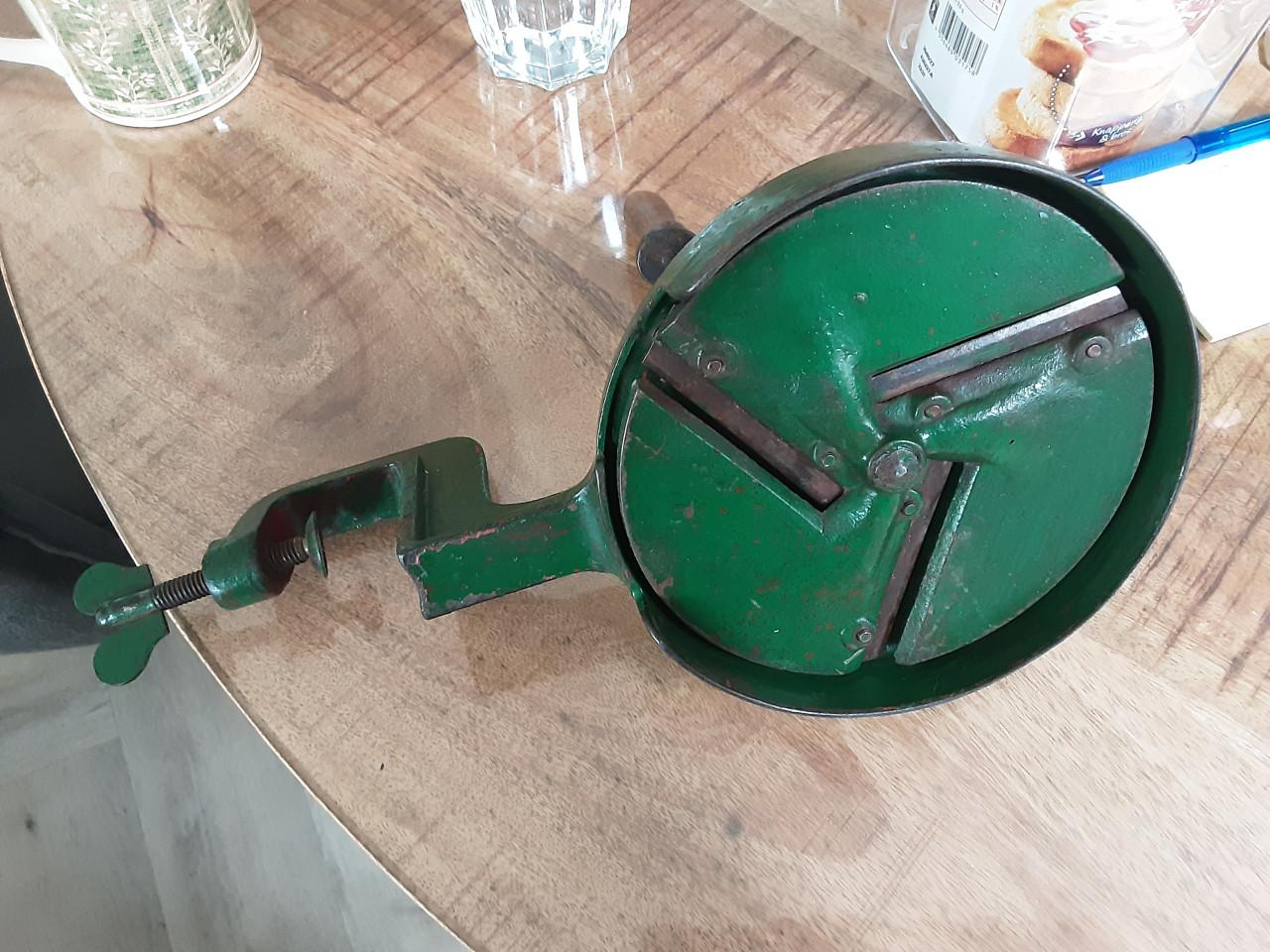 Heel oud snijbonenmolentje