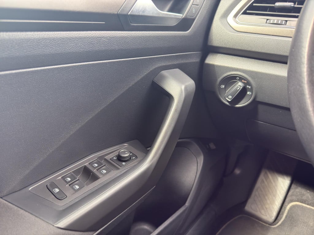 Volkswagen T-roc 1.5 tsi style dsg navigatie | two tone | parkeer v+a | aut
