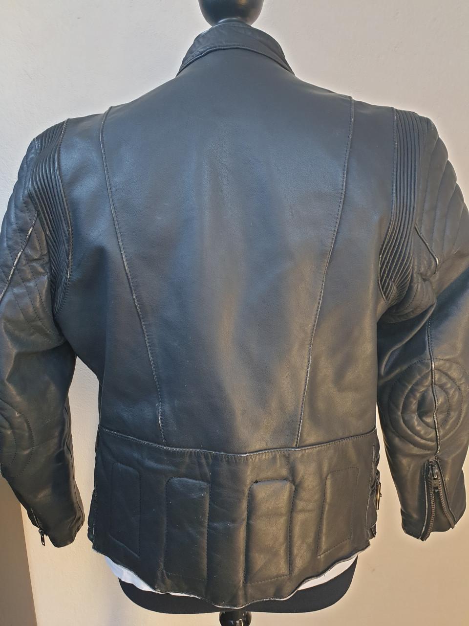 2 stoere bikerjackets.