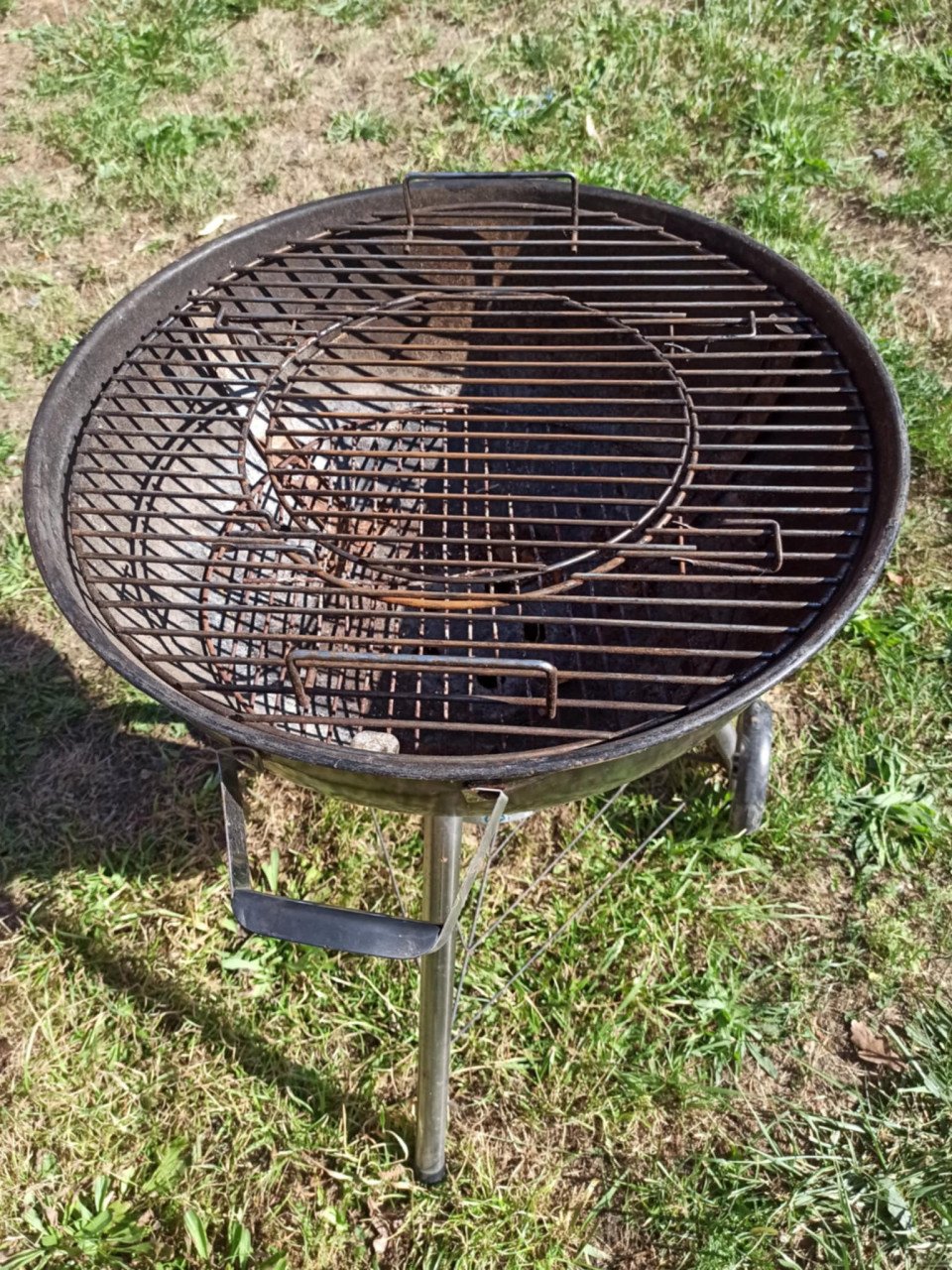 BBQ / Barbecue met deksel en temperatuurmeter