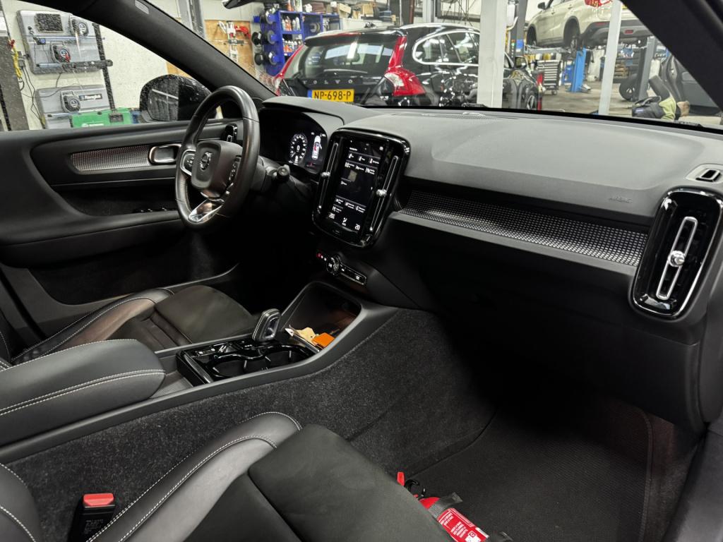 Volvo XC40 1.5 t4 recharge r-design