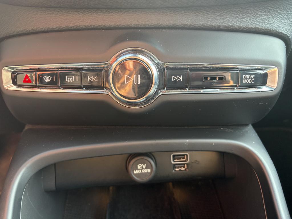 Volvo XC40 1.5 t4 plug-in hybrid plus dark