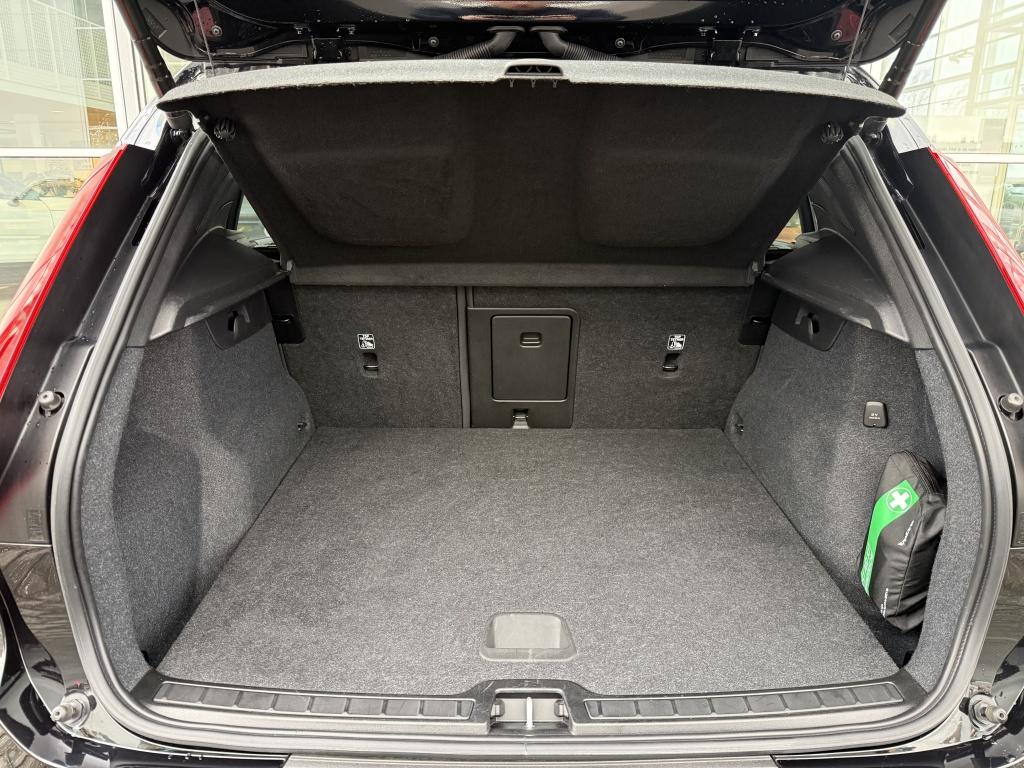 Volvo XC40 t5 262pk recharge ultra dark| full options !