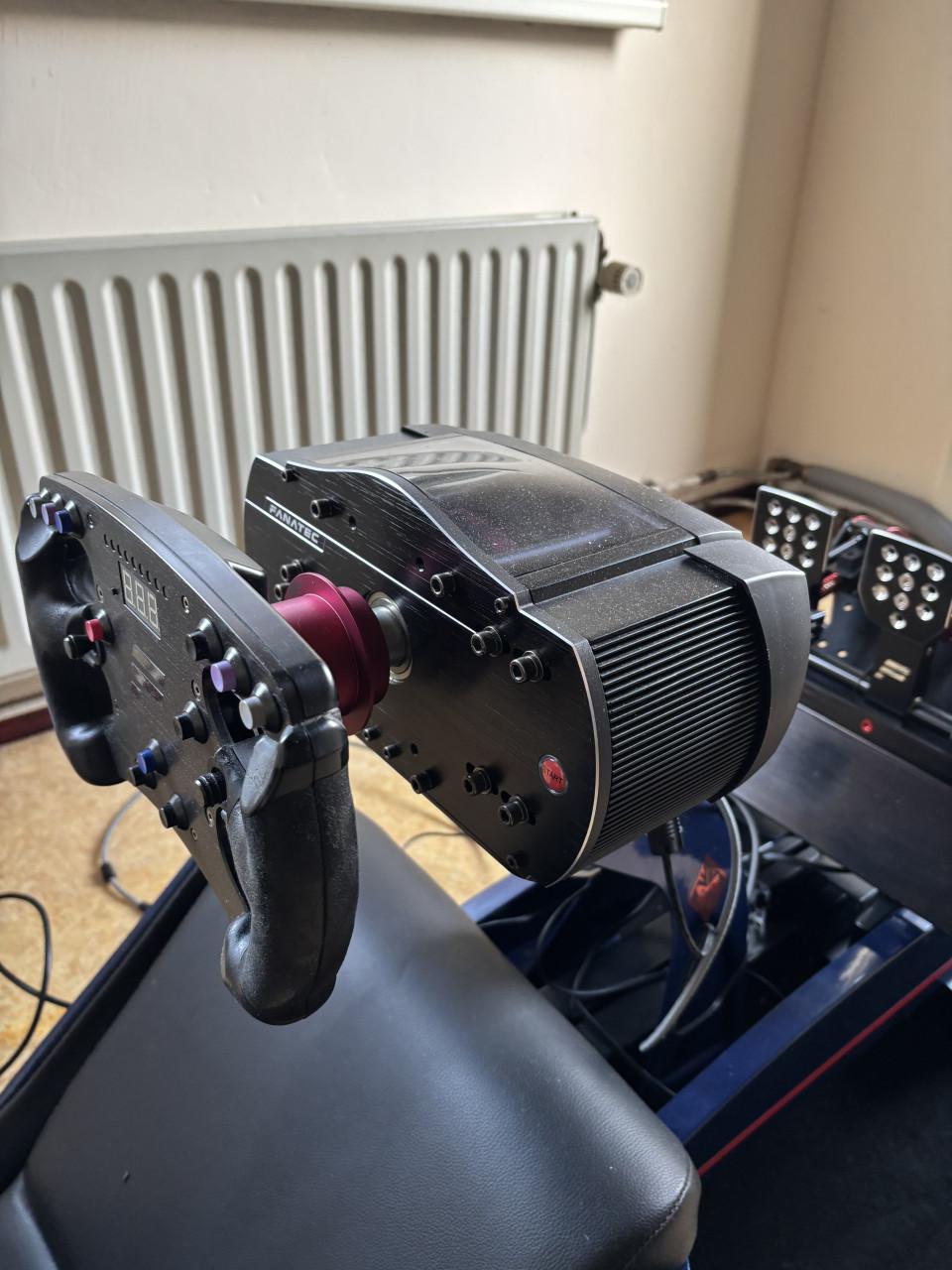 Simracing cockpit compleet Fanatec en Playseat F1