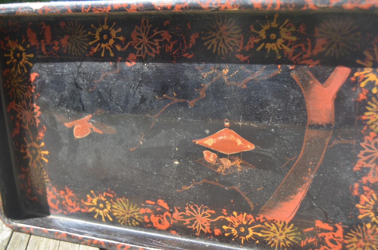 Laque dienblaadje, hout.