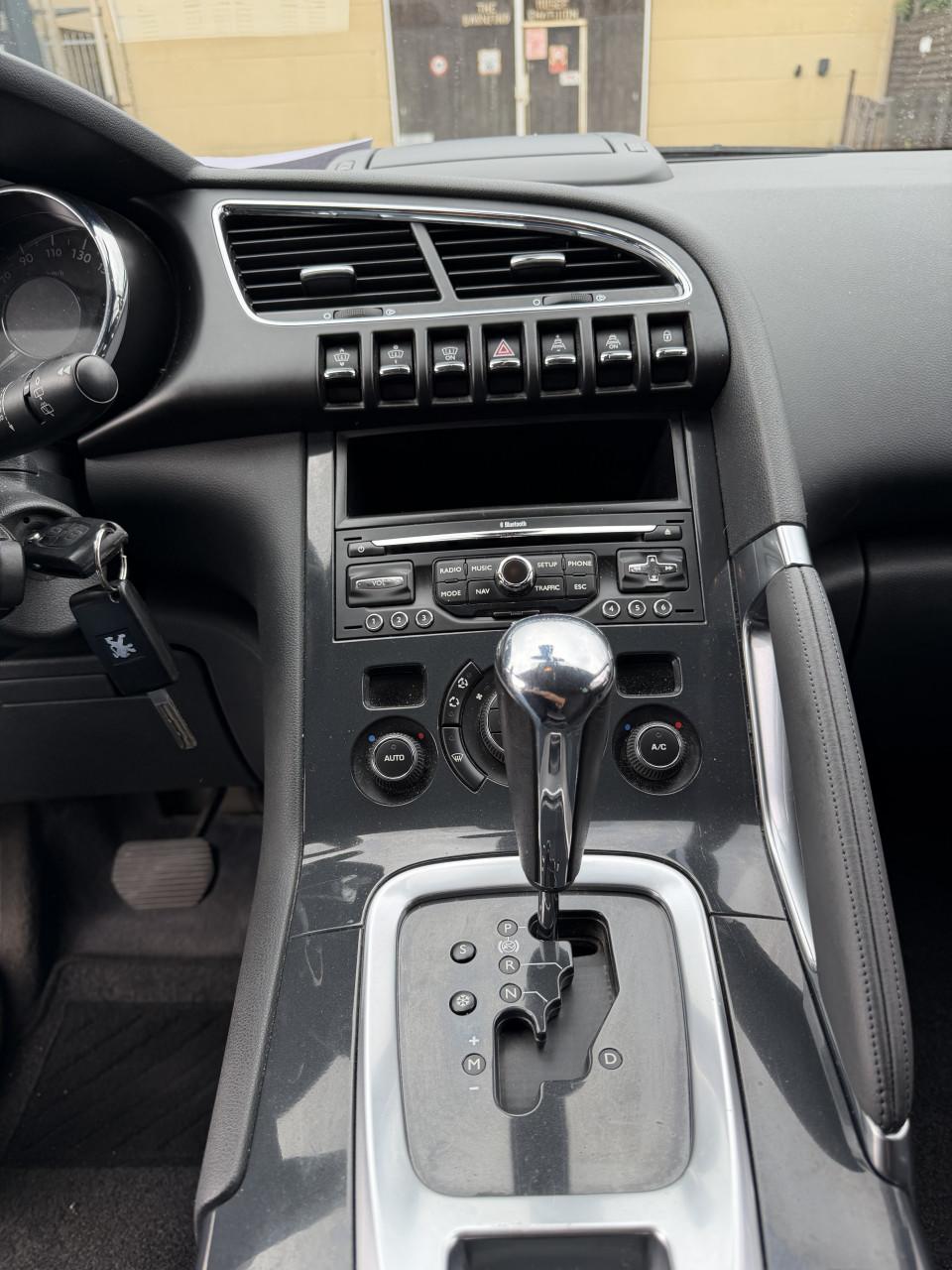 Peugeot 3008 automaat bouwjaar 2010