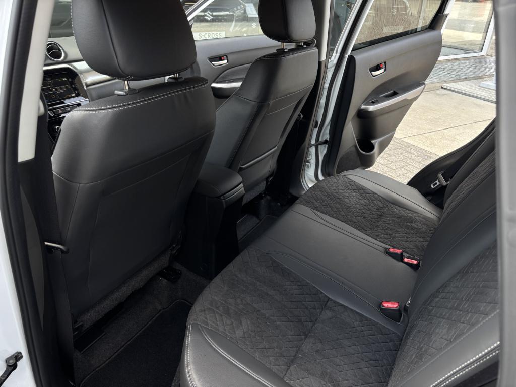 Suzuki Vitara 1.4 boosterjet style smart hybrid