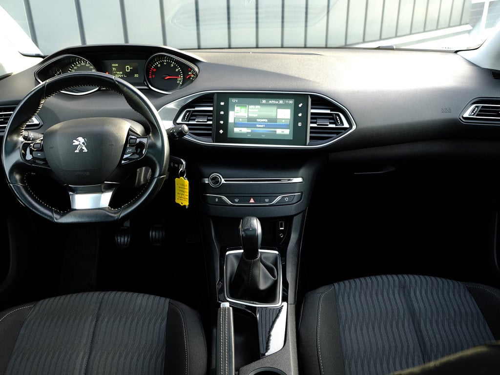 Peugeot 308 1.2 puretech 110pk blue lease | cruise control | airco | naviga