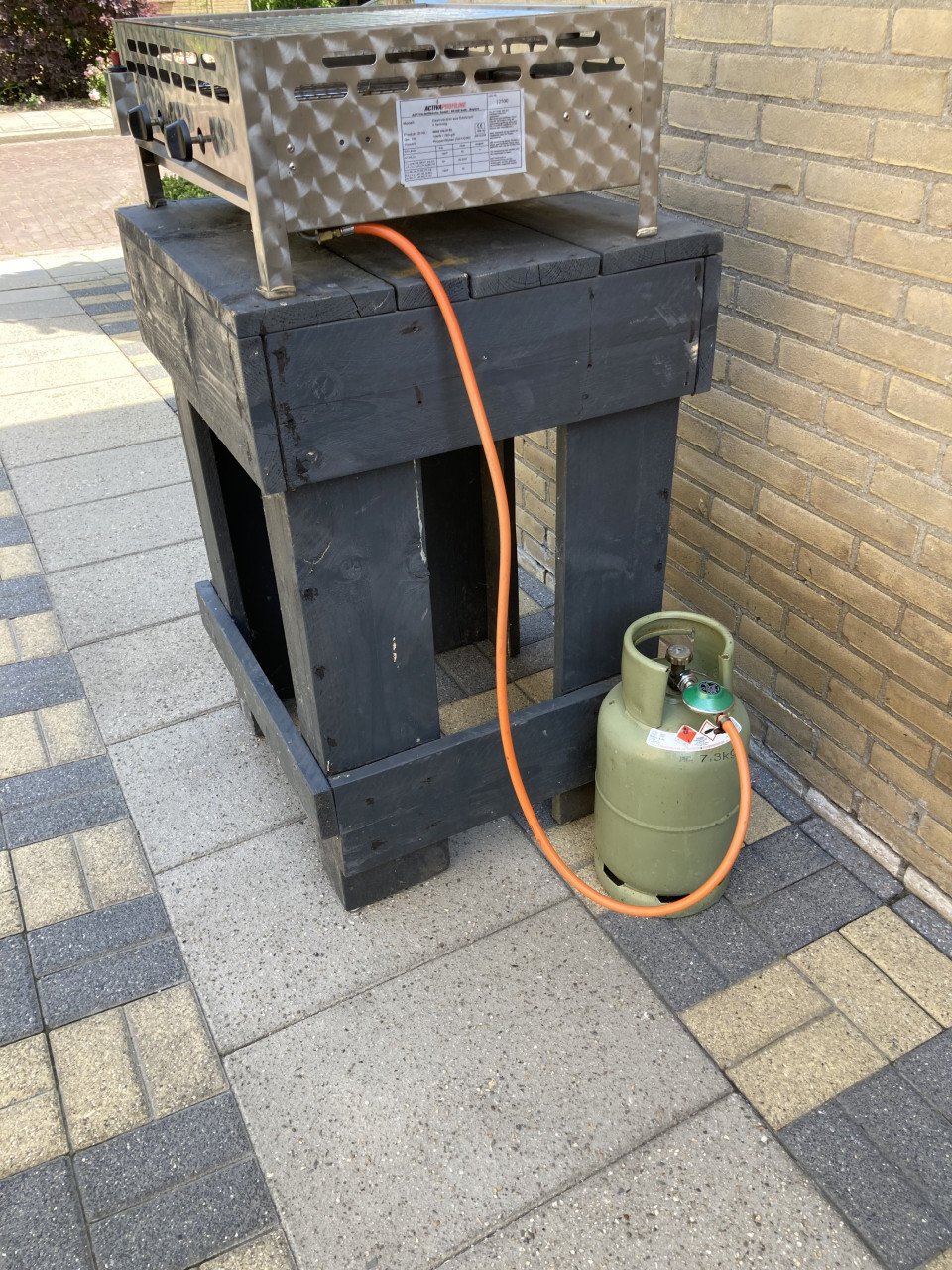 BBQ met onderstel en gasfles