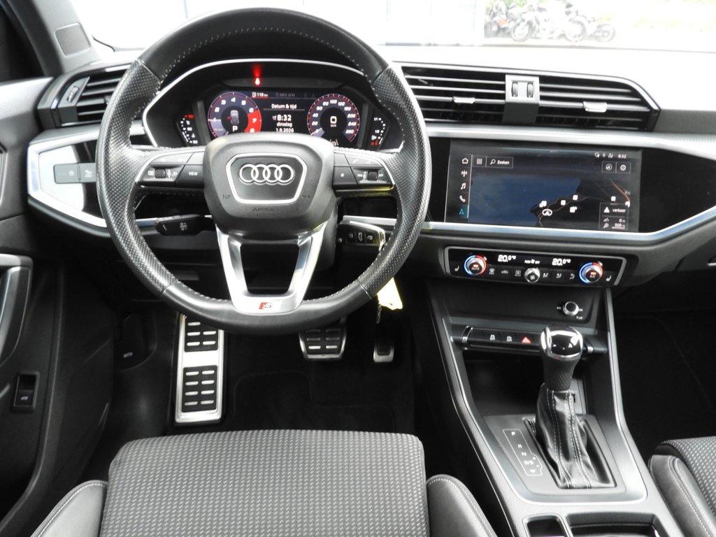 Audi Q3 35 tfsi s-line black optic nap trekhaak