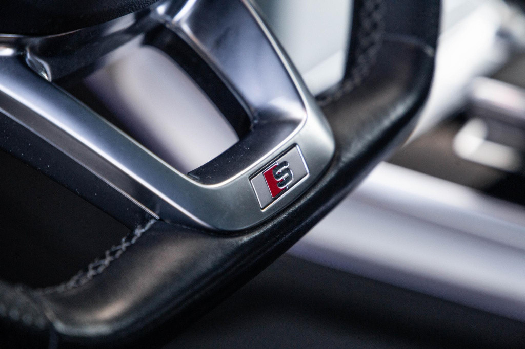 Audi Q7 sq7 s-line grijs kenteken 3x s-line / 360 camera / adaptive cruise 