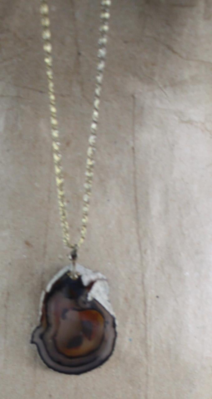 Goudkleurige ketting met steen hanger