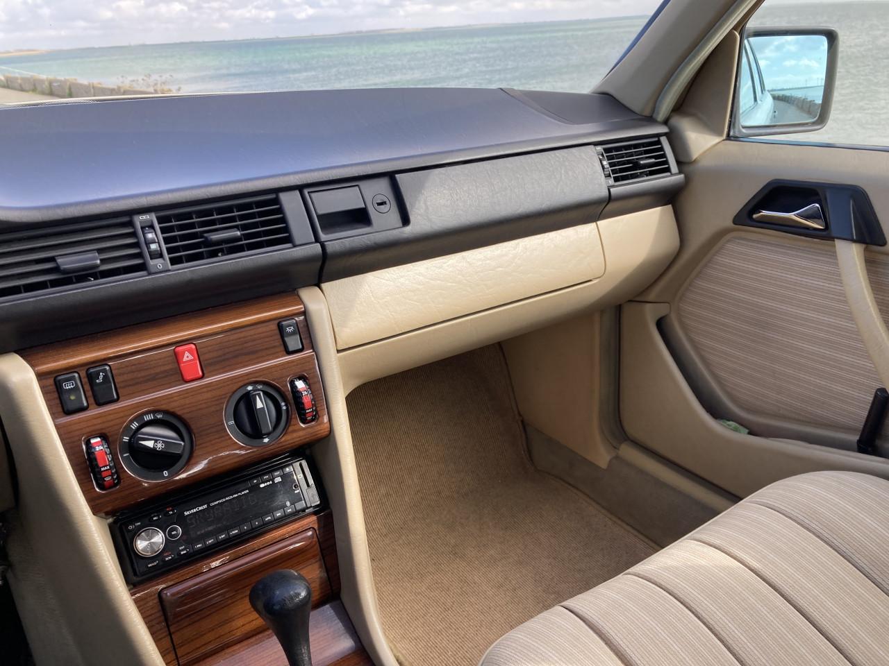 Mercedes 260E