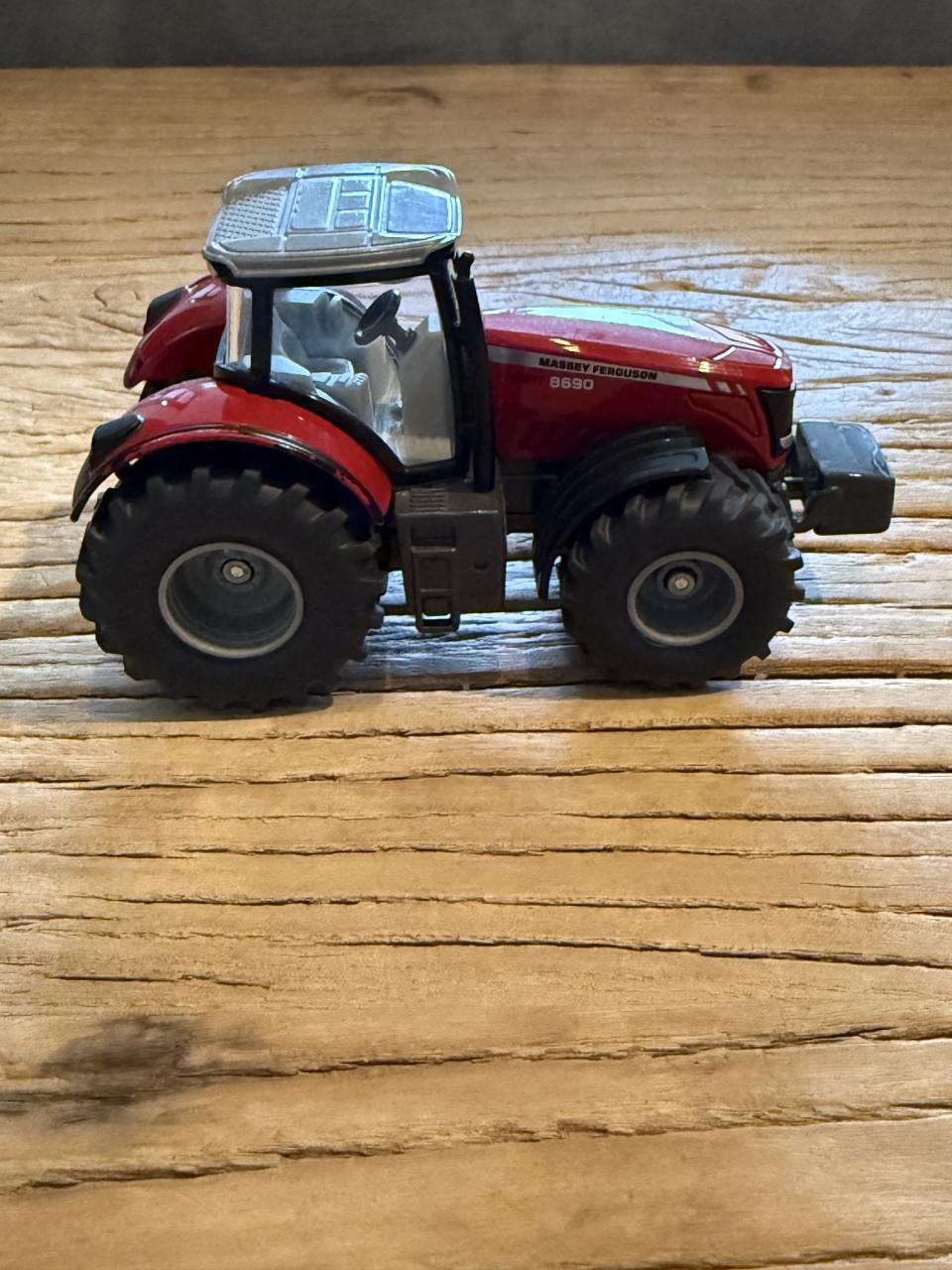 Siku Massey-Ferguson MF 8690 - Schaal 1:50