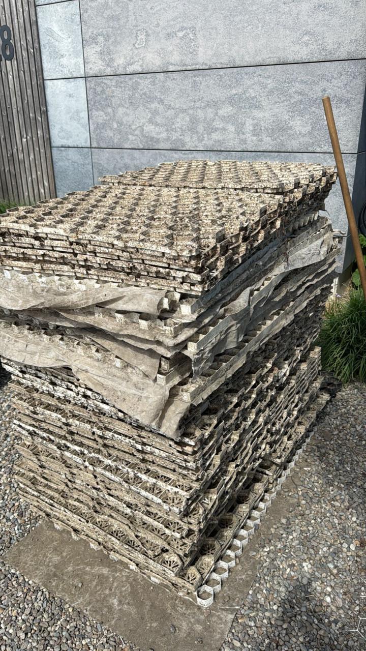 Betontegels 50x50 en grindmatten verschillende maten