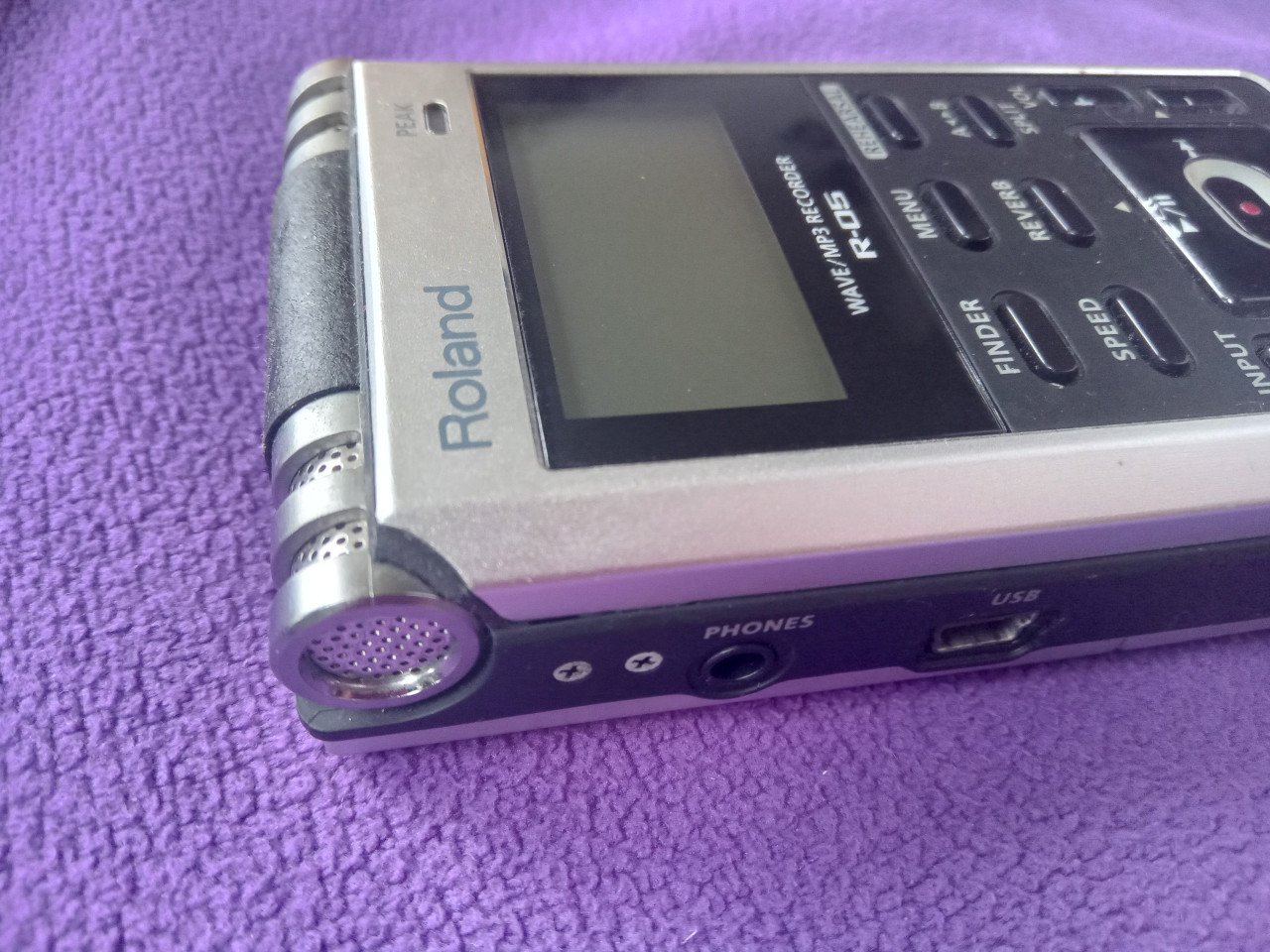 Roland R-05 wave/ mp3 recorder