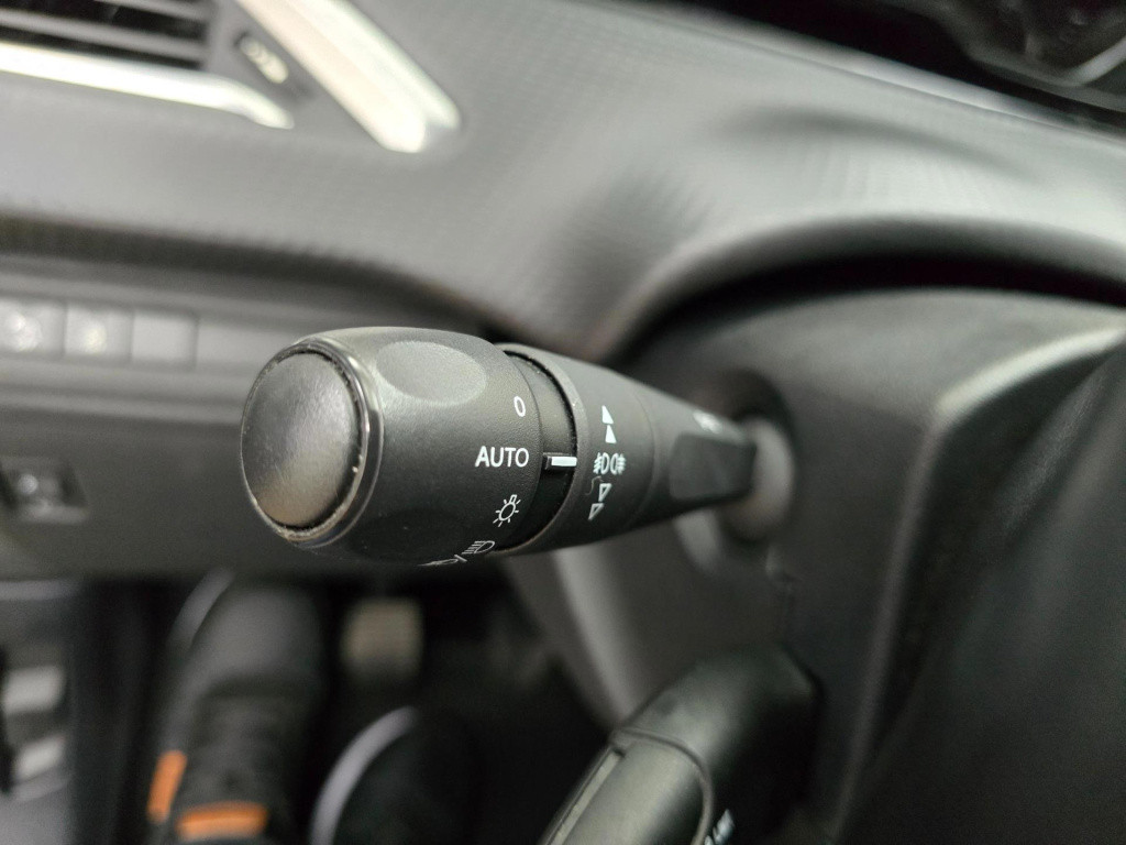 Peugeot 208 occasion 1.2 puretech allure met carplay en cruisecontrol | twe