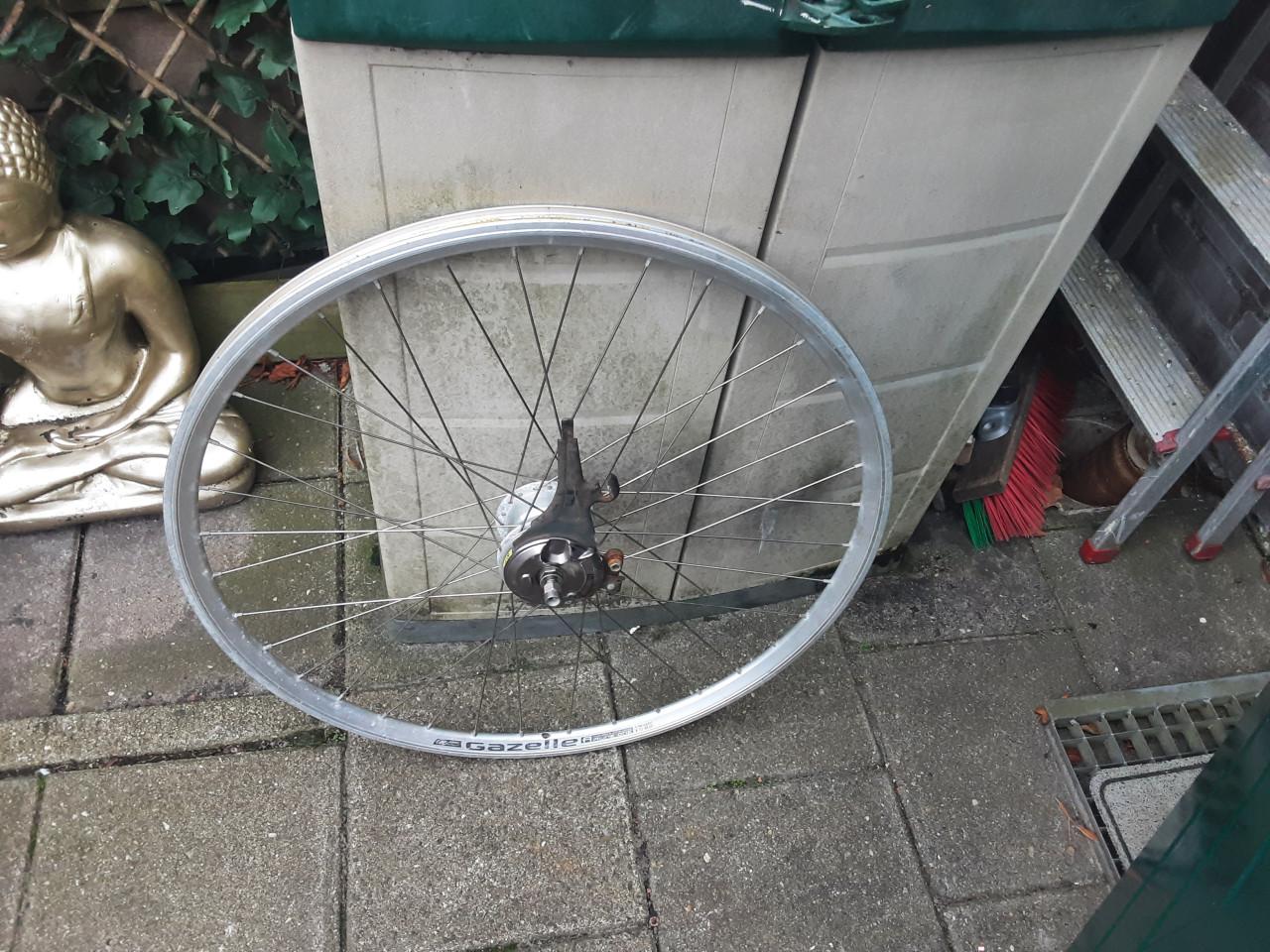 26 x 1,75 inch nexus voorwiel, naafdynamo, rollerbrake rem