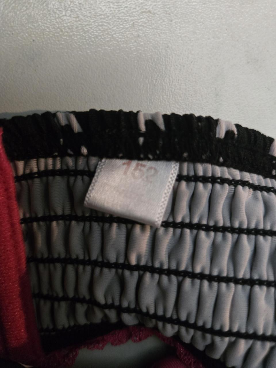 O'Neill bikini met een zwart-roze en wit stippenpatroon.  Maat 152