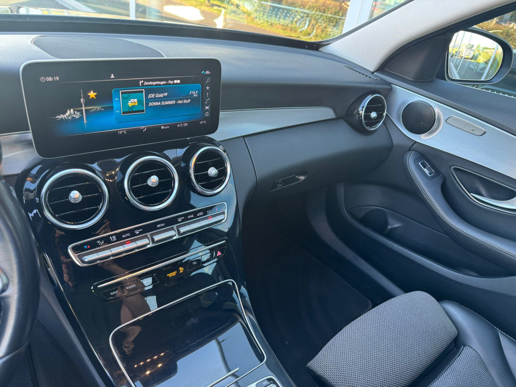 Mercedes-Benz C-Klasse 180 avantgarde automaat . trekhaak . apple-carplay