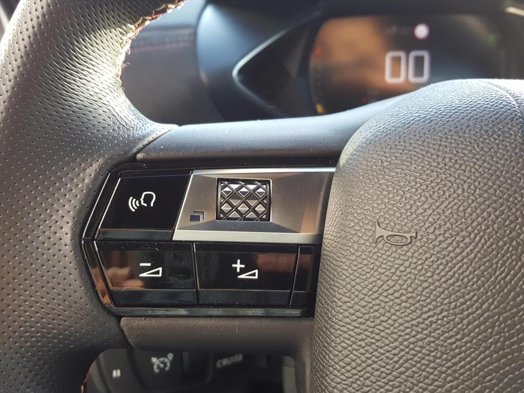 Ds Ds 3 crossback 1.2 puretech 100pk business | navi | bt | applecarplay & 