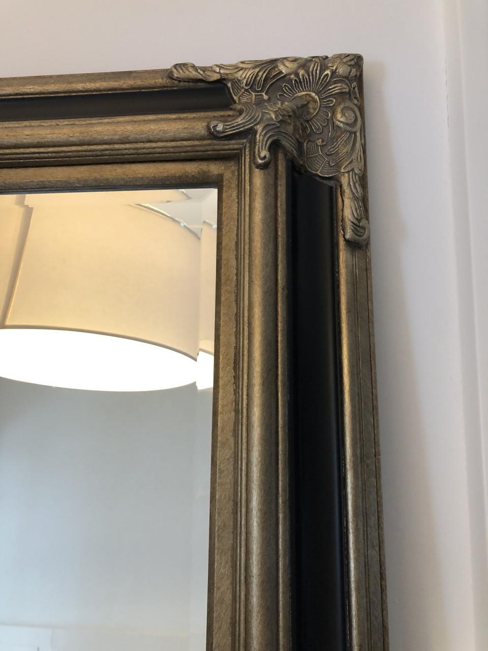 Antieke grote spiegel