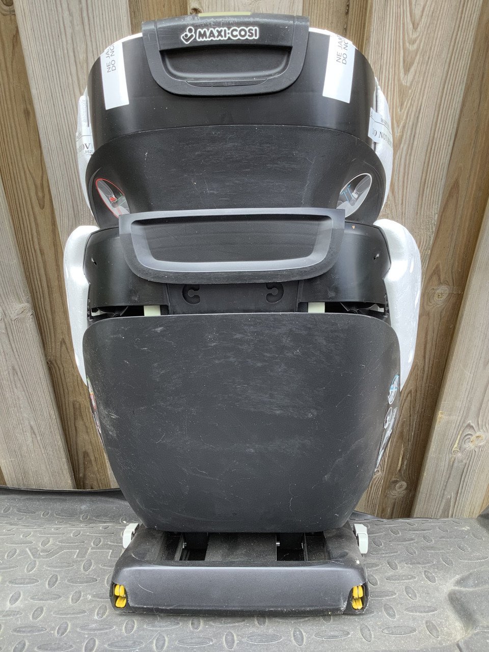Opruimen: Maxi-cosi zonder bekleding aangeboden.