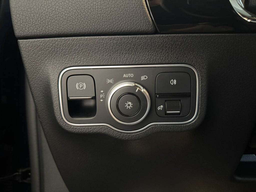 Mercedes-Benz Gla-klasse 180 business solution amg