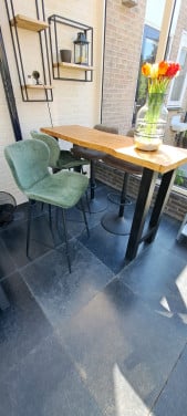 Bartafel met 4 barkrukken