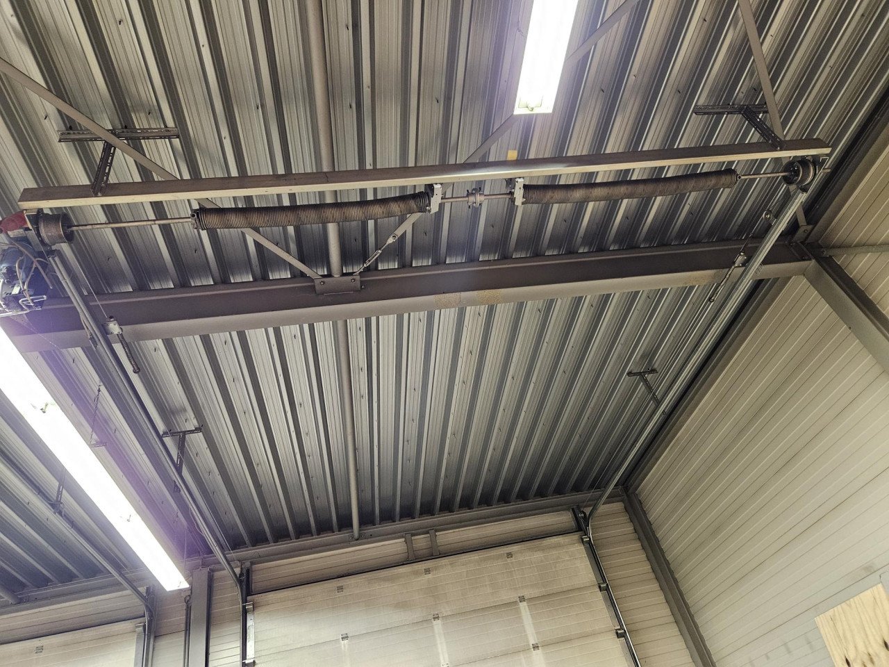 Overheaddeur / garagedeur elektrisch bediend