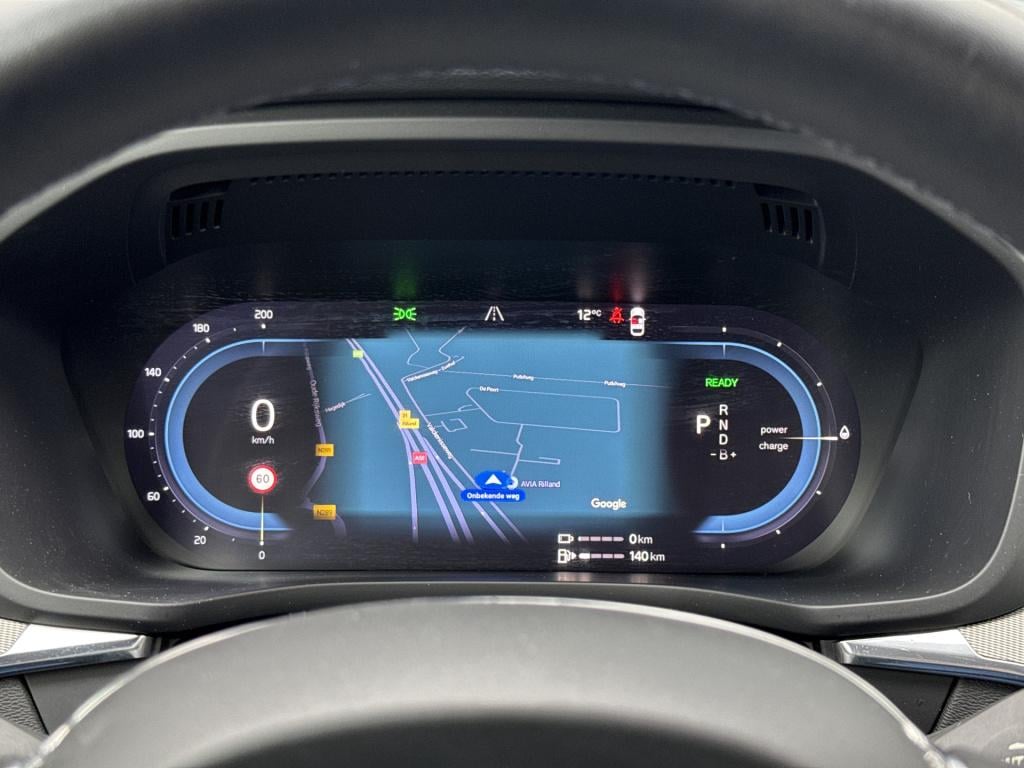 Volvo XC60 2.0 t6 plug-in hybrid awd plus dark r-design | pano | stoelverw.