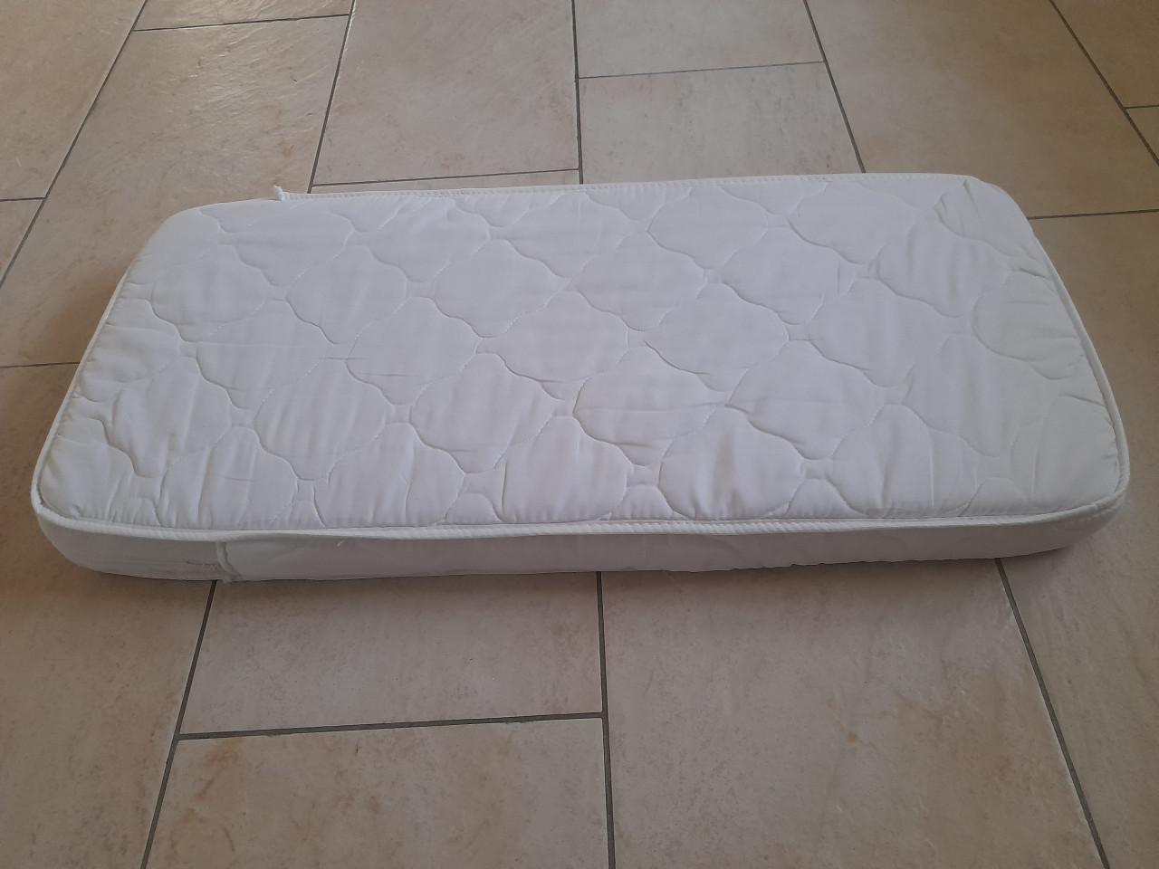 Diverse matrasjes (in goede nette schone staat )