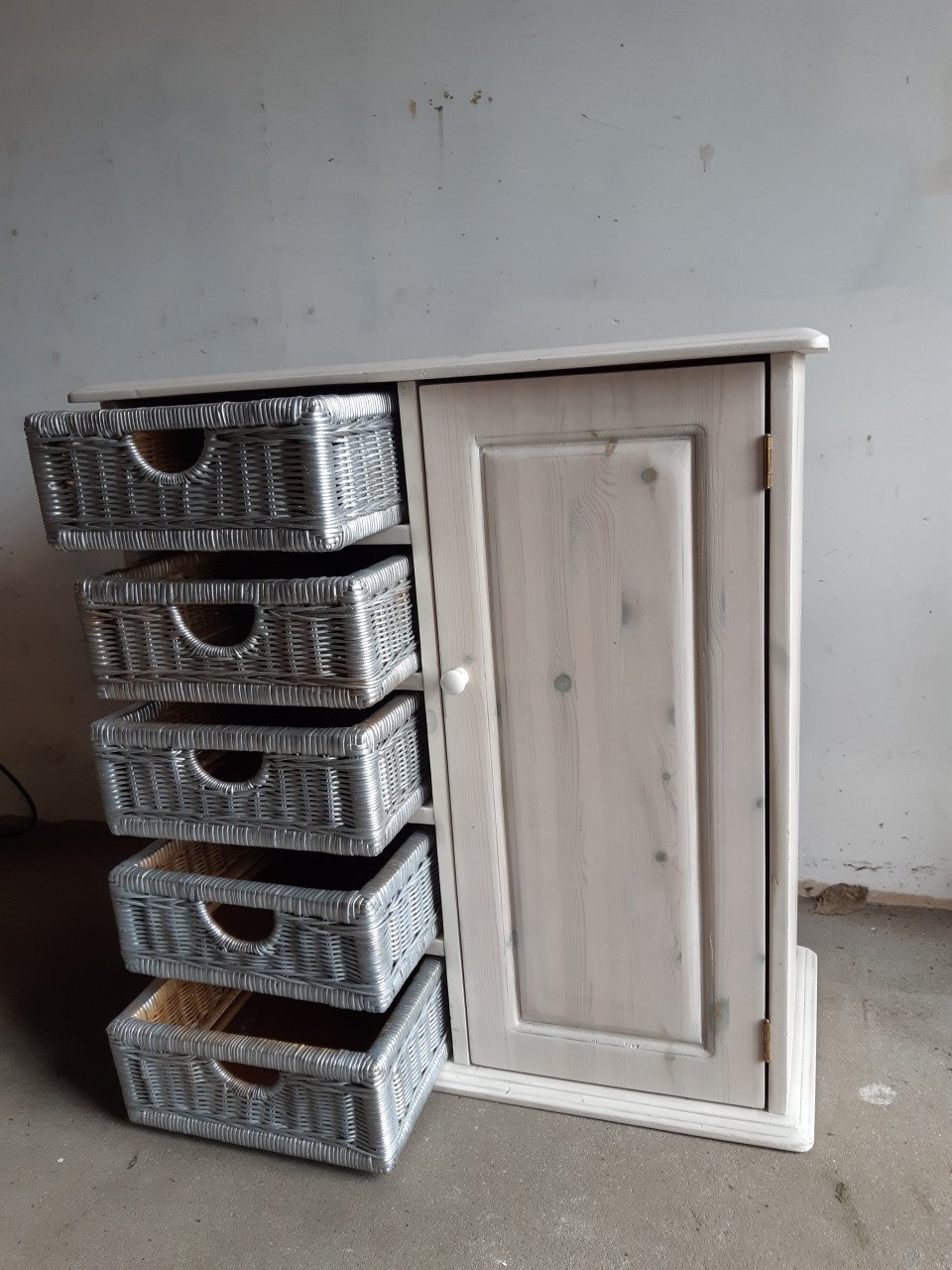Luik Grenen houten kastje 74-35-75