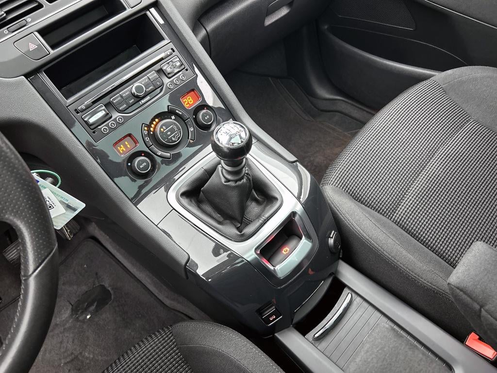 Peugeot 5008 130 pk style 7 persoons | rijklaar | trekhaak | panoramadak | 