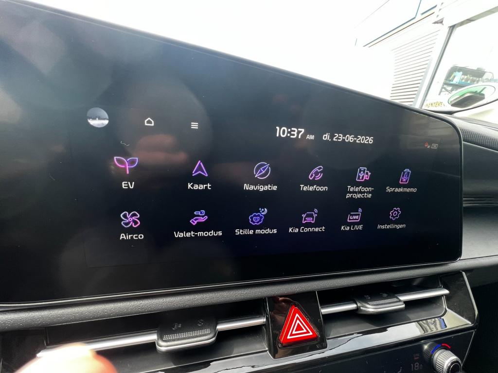 Kia Niro Ev executiveline 64.8 kwh full option, trekhaak afn. pearl white