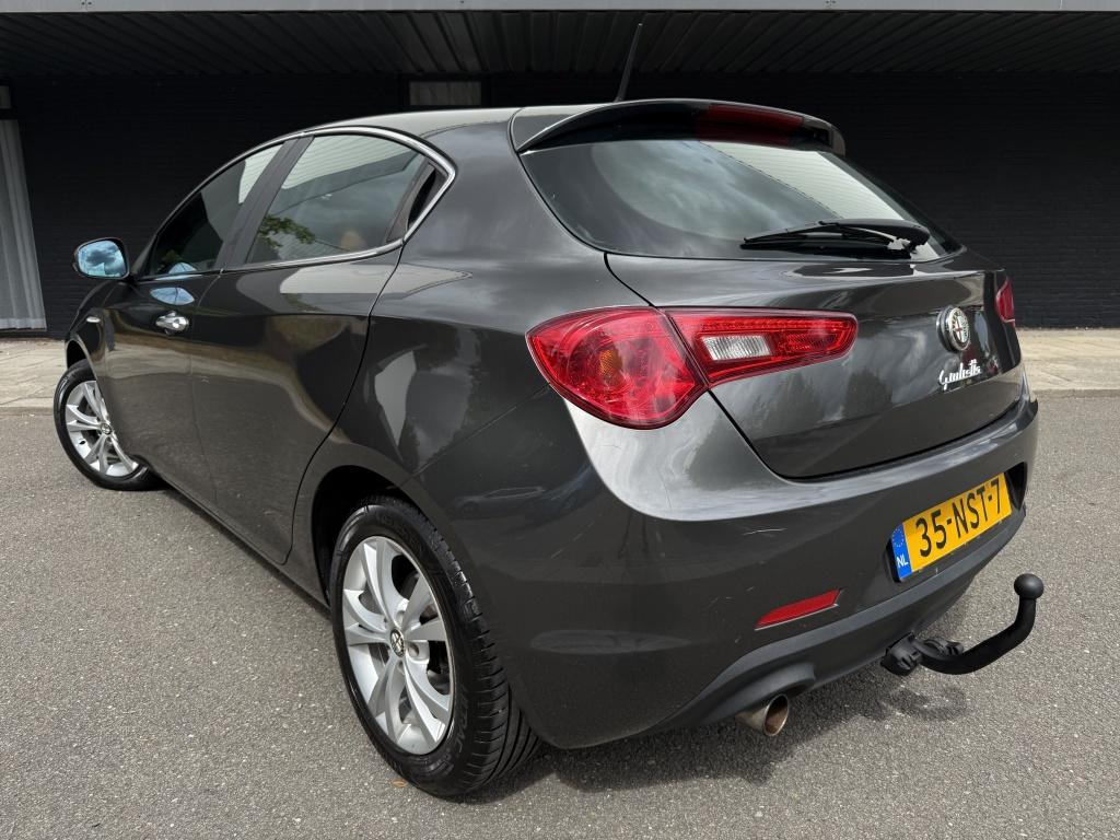 Alfa Romeo Giulietta 1.4 t distinctive - grote beurt + nieuwe distributie -