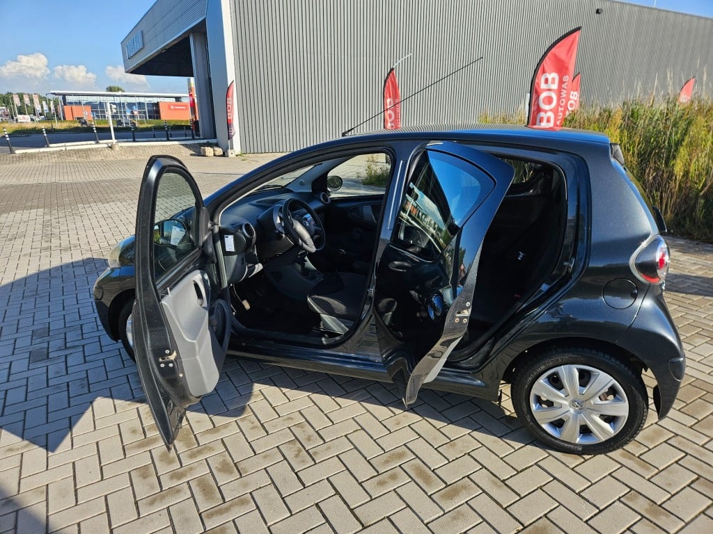 Toyota Aygo 1.0-12v comfort 5drs / nl auto / nap 78.111 km !