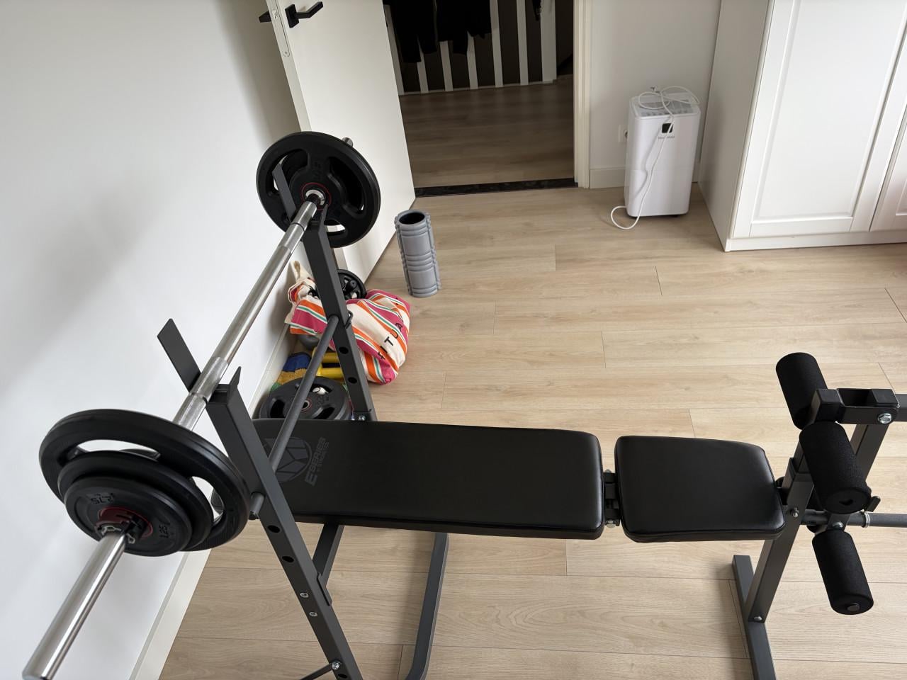 Fitness bank inclusief barbell en gewichten