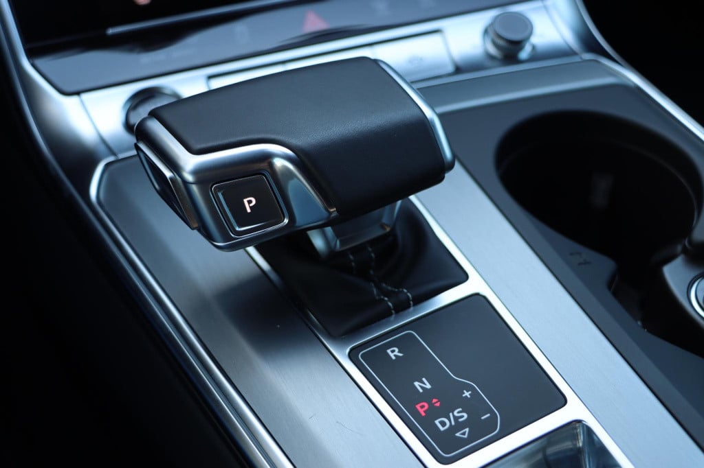 Audi A6 avant 55 tfsi e quattro s edition competition 367pk s-tr