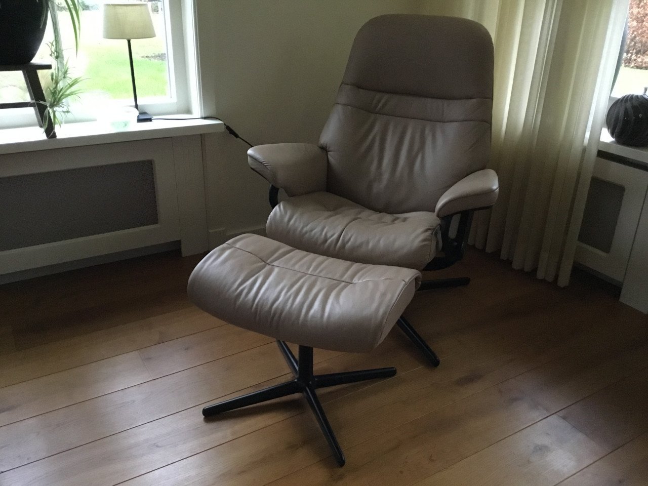 2   Relax - Draaifauteuils  met Hockers.  Stressless