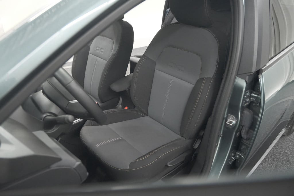 Dacia Jogger 1.6 hybrid 140 extreme | 5 zitplaatsen | trekhaak | camera | d